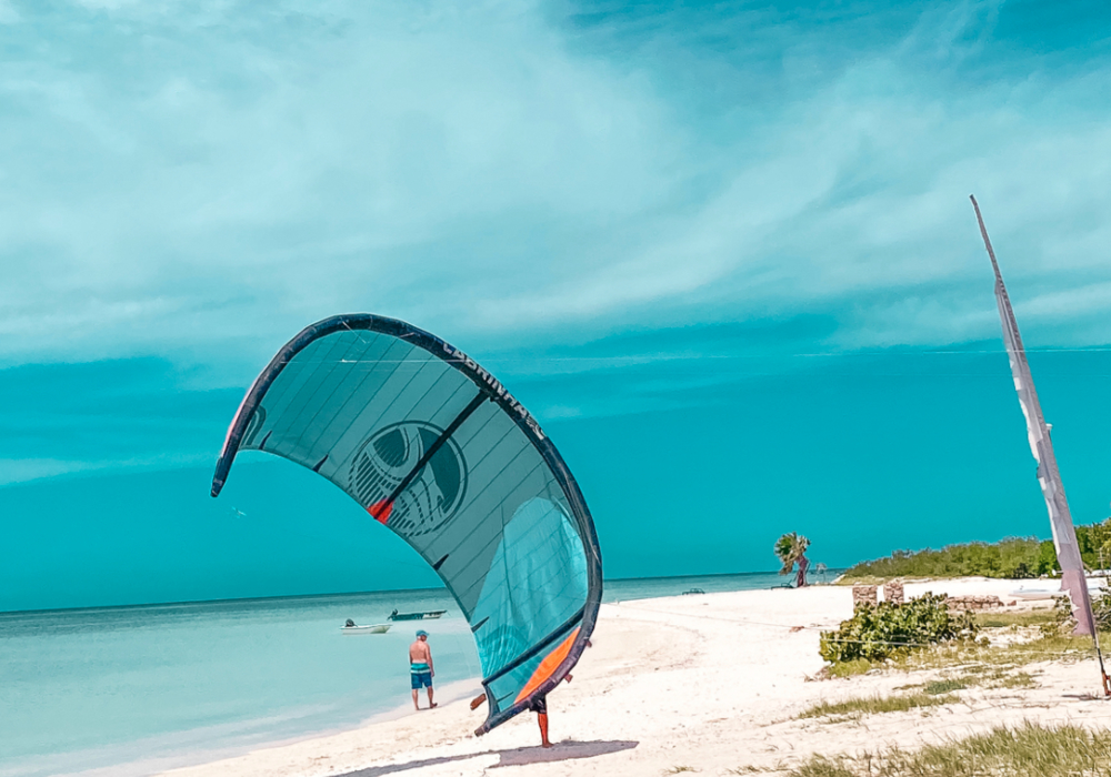 Kitesurfing on Palm Beach