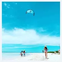 Let the wind kiss your face! 💋
Kitesurfing is a popular and exciting watersport that thrillseekers should not leave off their list. Lessons can be taken at Vela Sports Aruba located right next to Boardwalk beach! 🏝🏄‍♀️ #boardwalkhotelaruba #boardwalk #aruba #onehappyisland #hotel #treasures